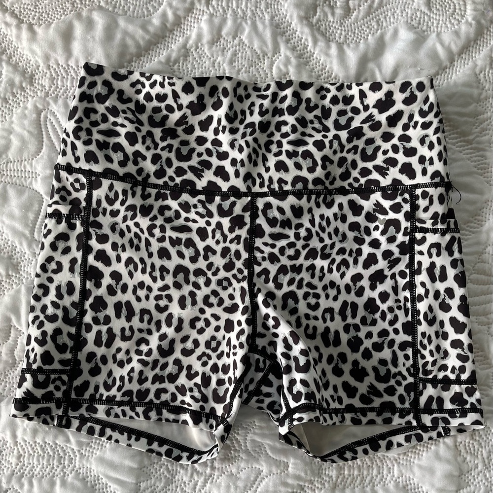 Love fitness apparel leopard biker shorts